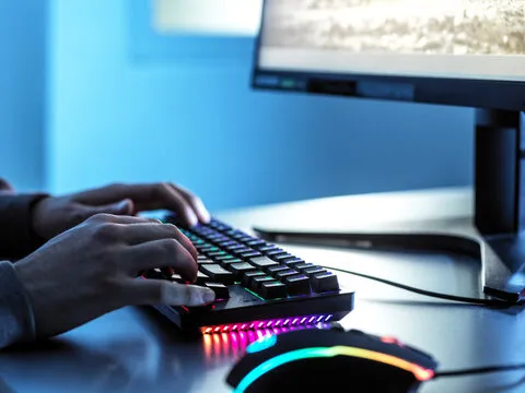 Worlds 2025 瑞士轮首日复盘：TSW鲸吞VKS，制胜秘诀揭晓！